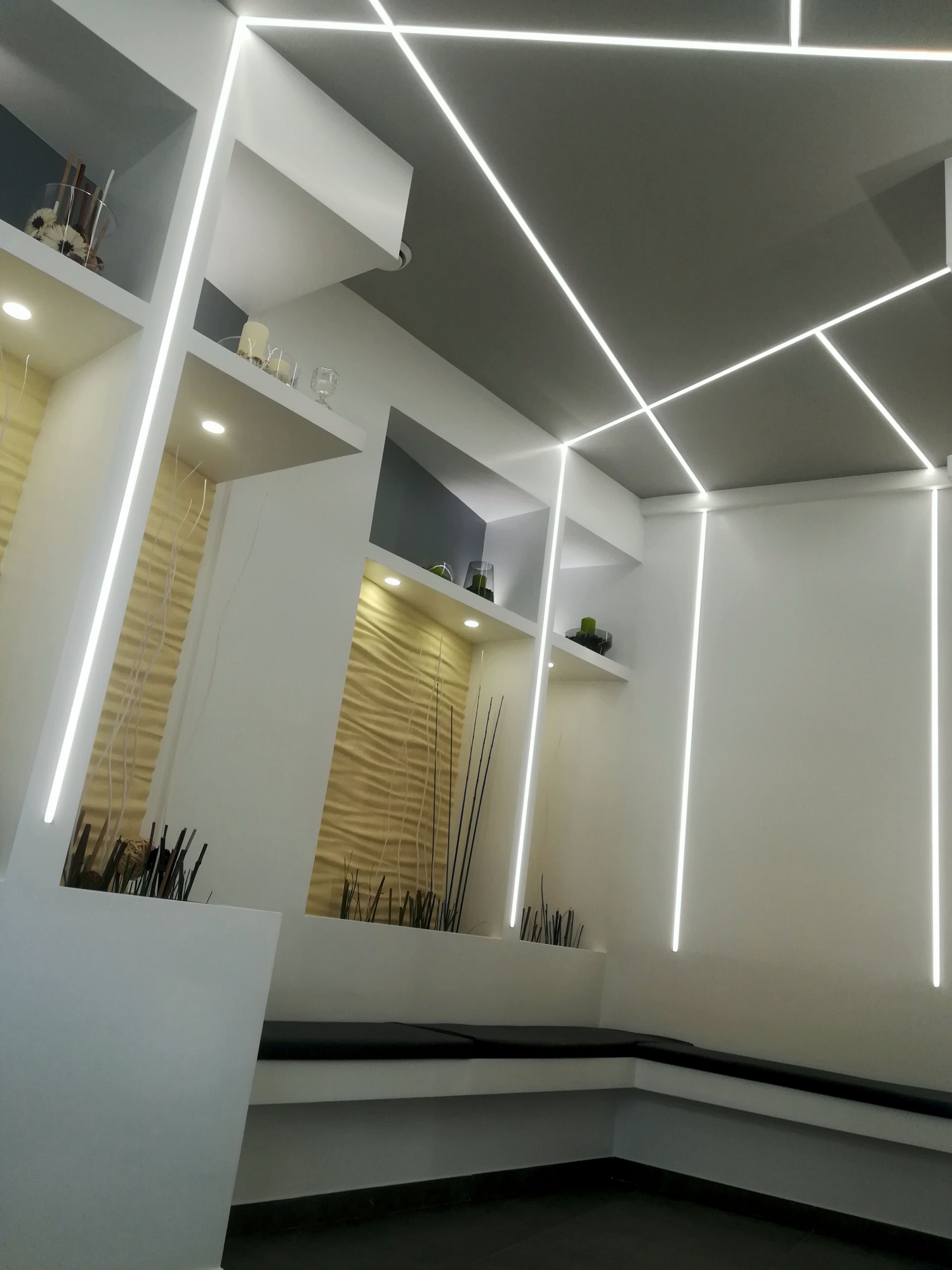 Sala d'attesa - studio odontoiatrico progetto - Architetto - Led - soffitto in cartongesso