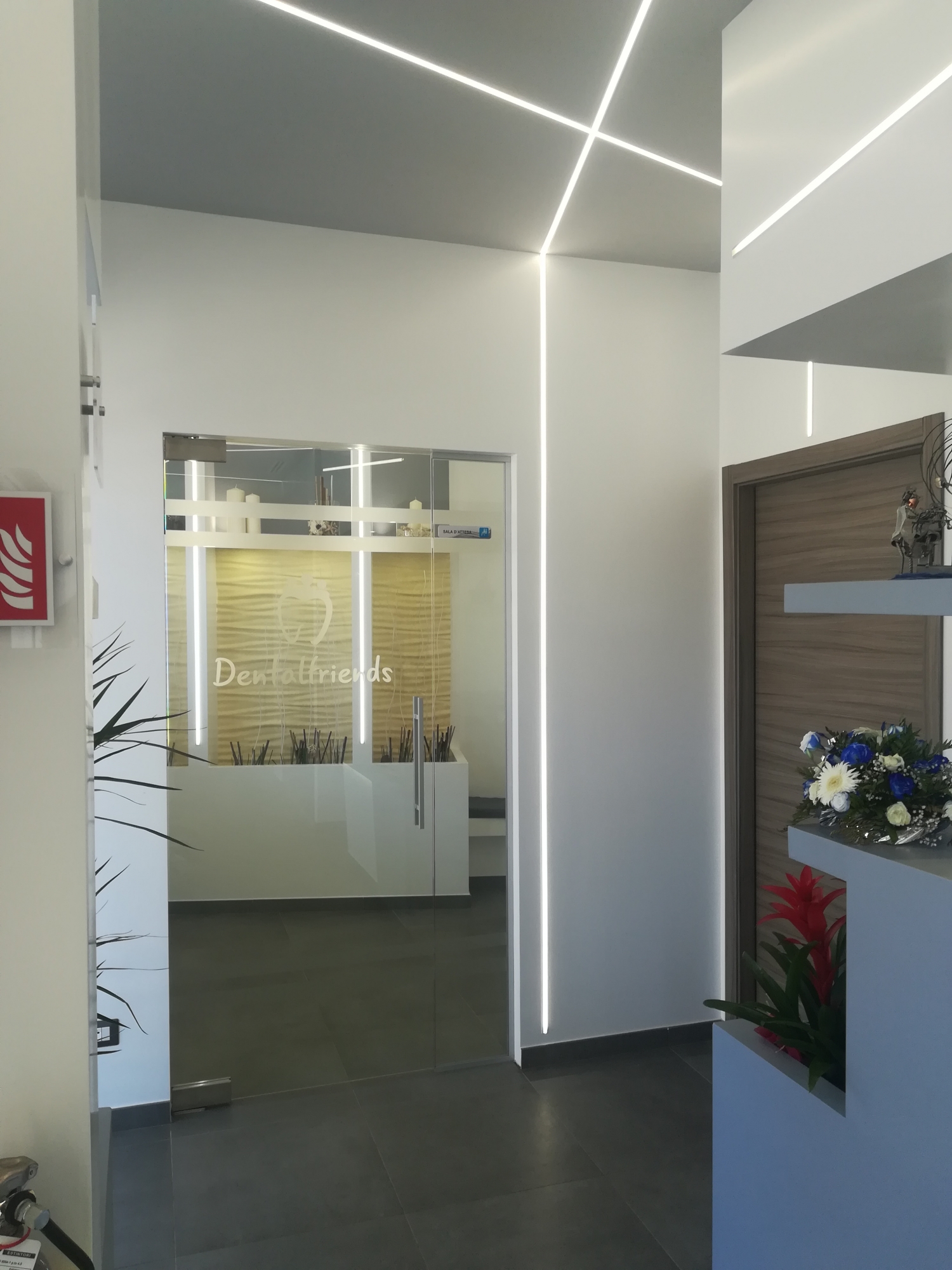 Sala d'attesa - studio odontoiatrico progetto - Architetto - Led - soffitto in cartongesso