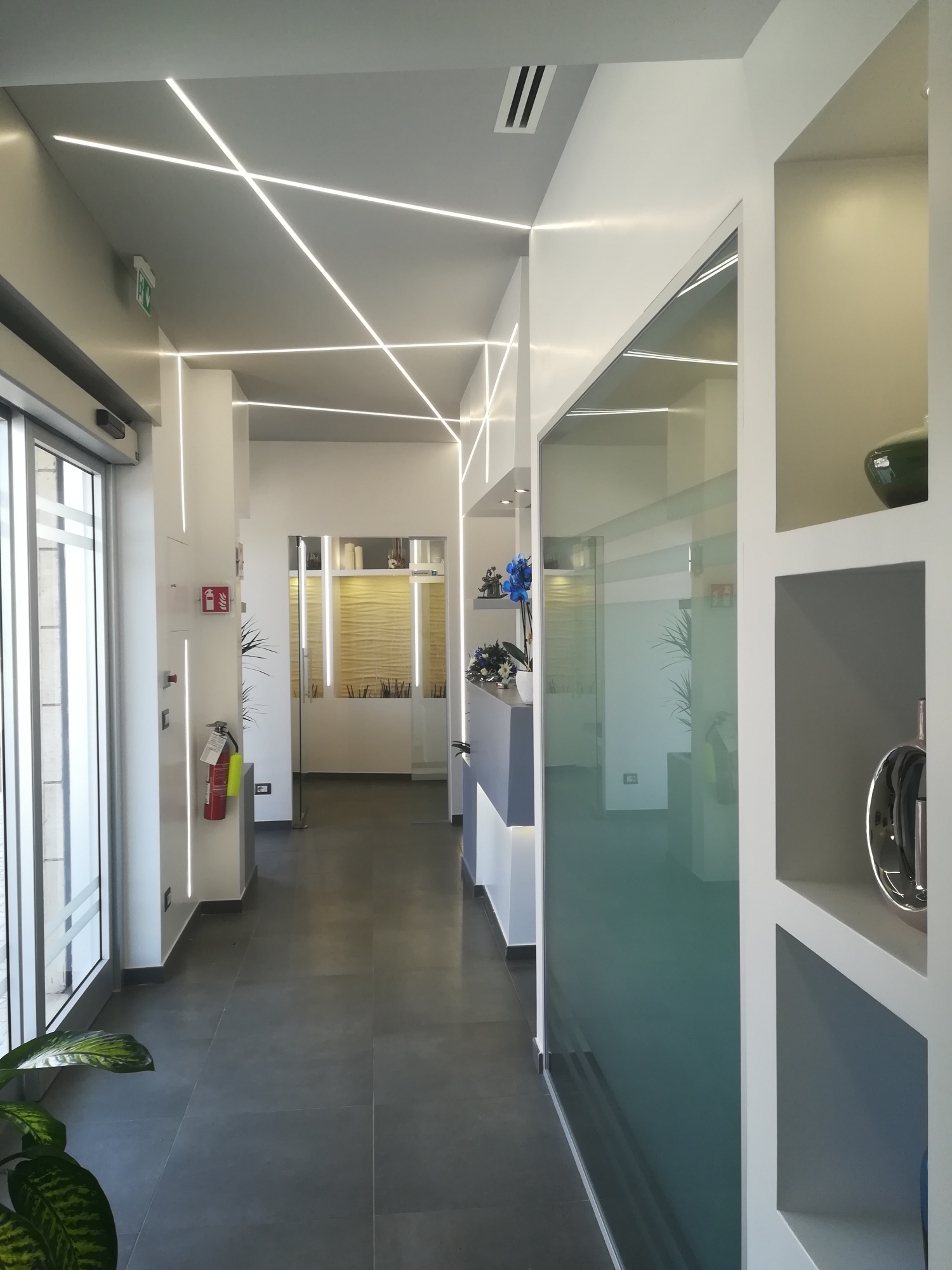 Ingresso - studio odontoiatrico progetto - Architetto - Led - soffitto in cartongesso