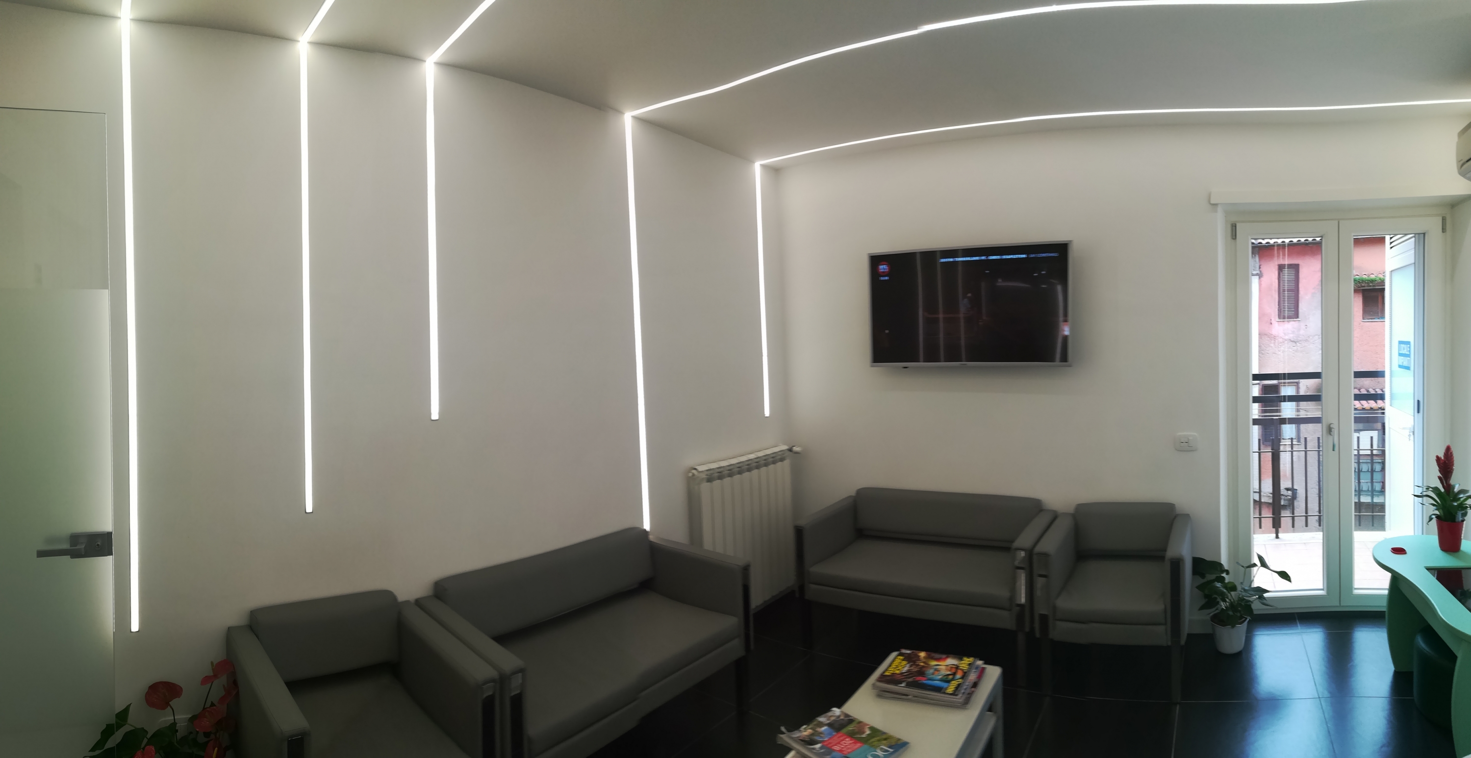 Attesa studio dentistico - progettazione e ristrutturazione - Architetto - illuminazione strisce led