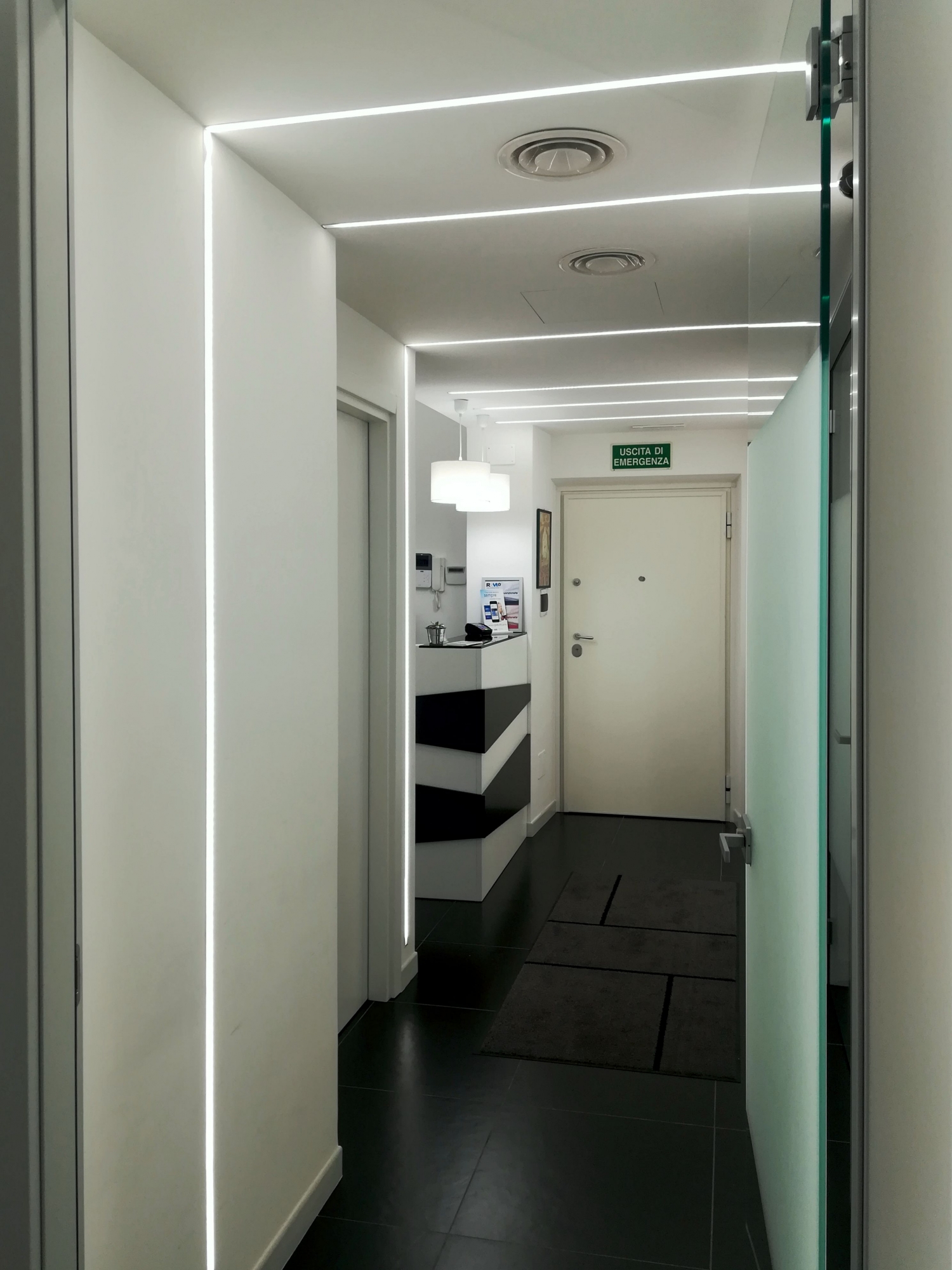 studio dentistico - progettazione e ristrutturazione - Architetto - illuminazione luci led